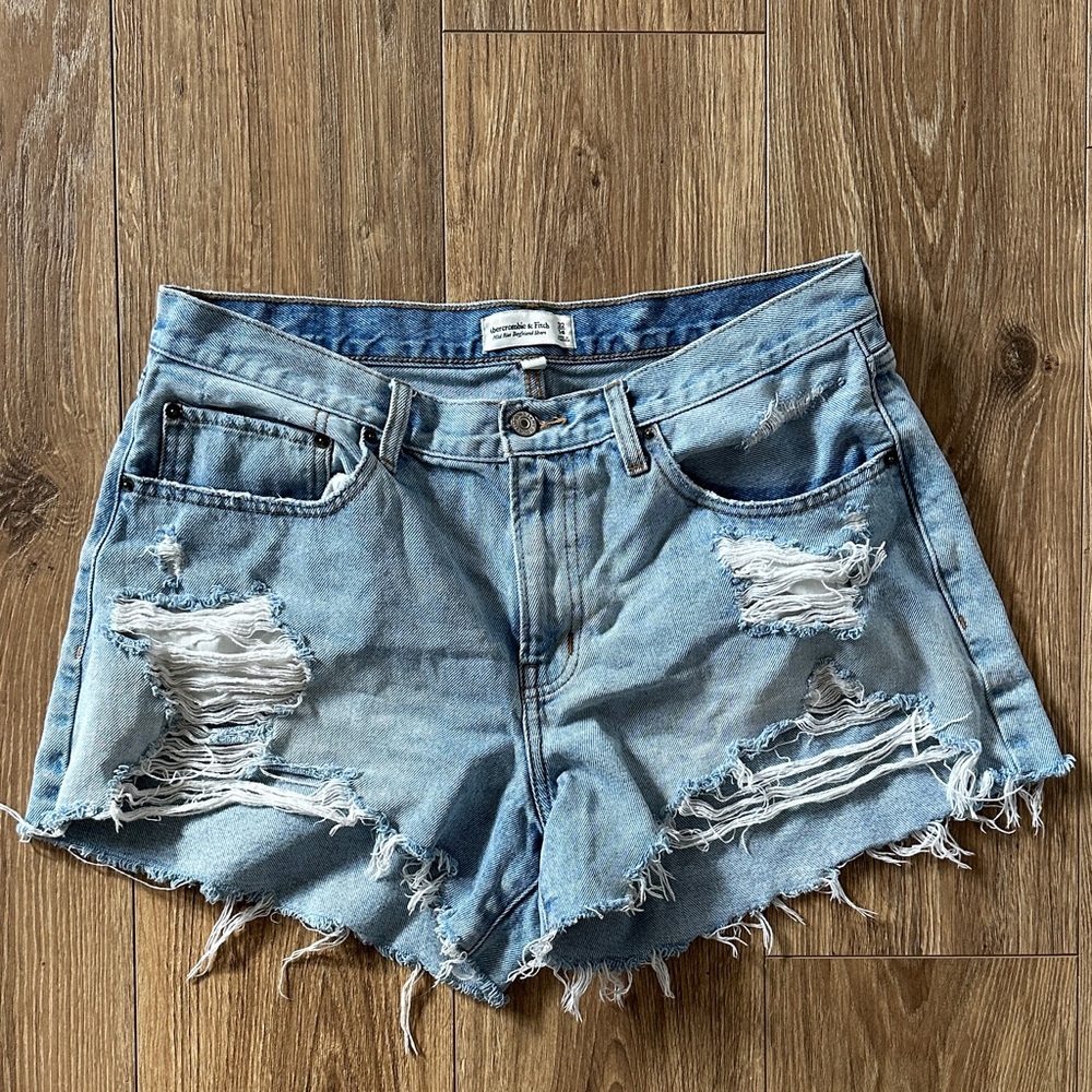 Abercrombie & Fitch Mid Rise Boyfriend Short